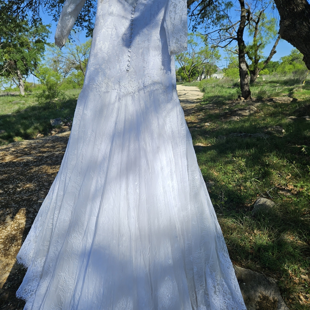 Grace & Lace Elegant White Wedding Dress